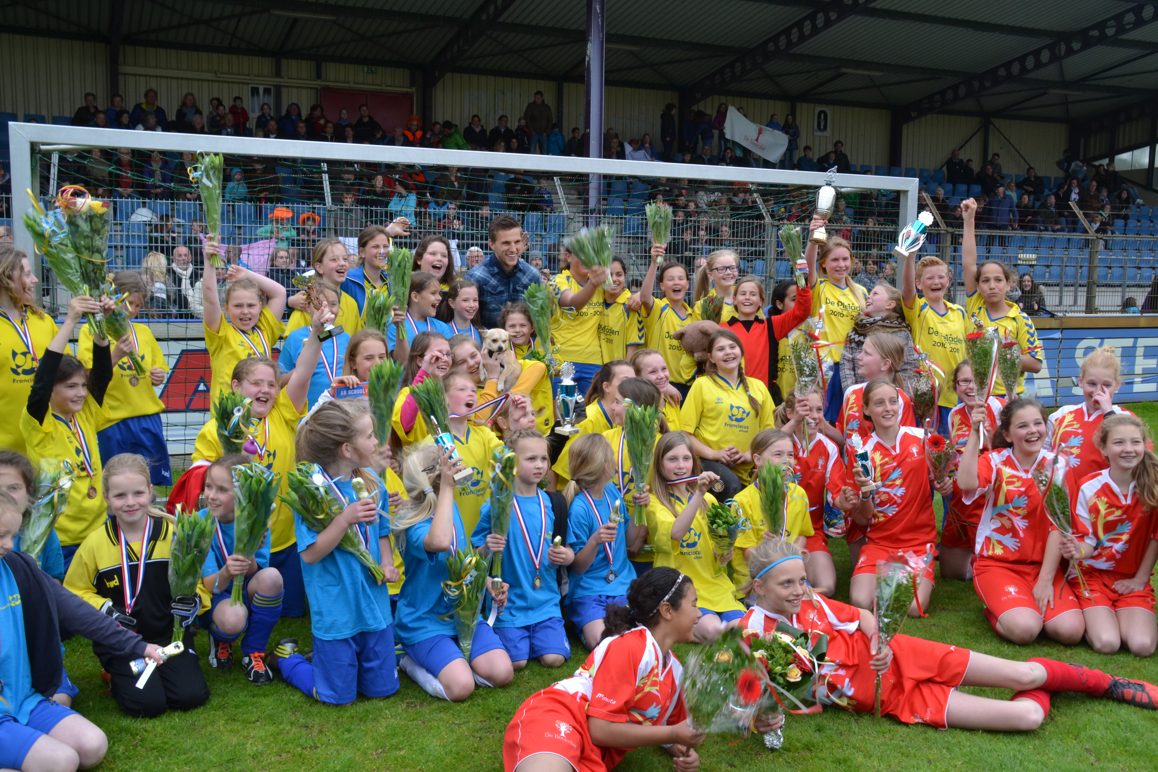 Start schoolvoetbal Velsen 2015 