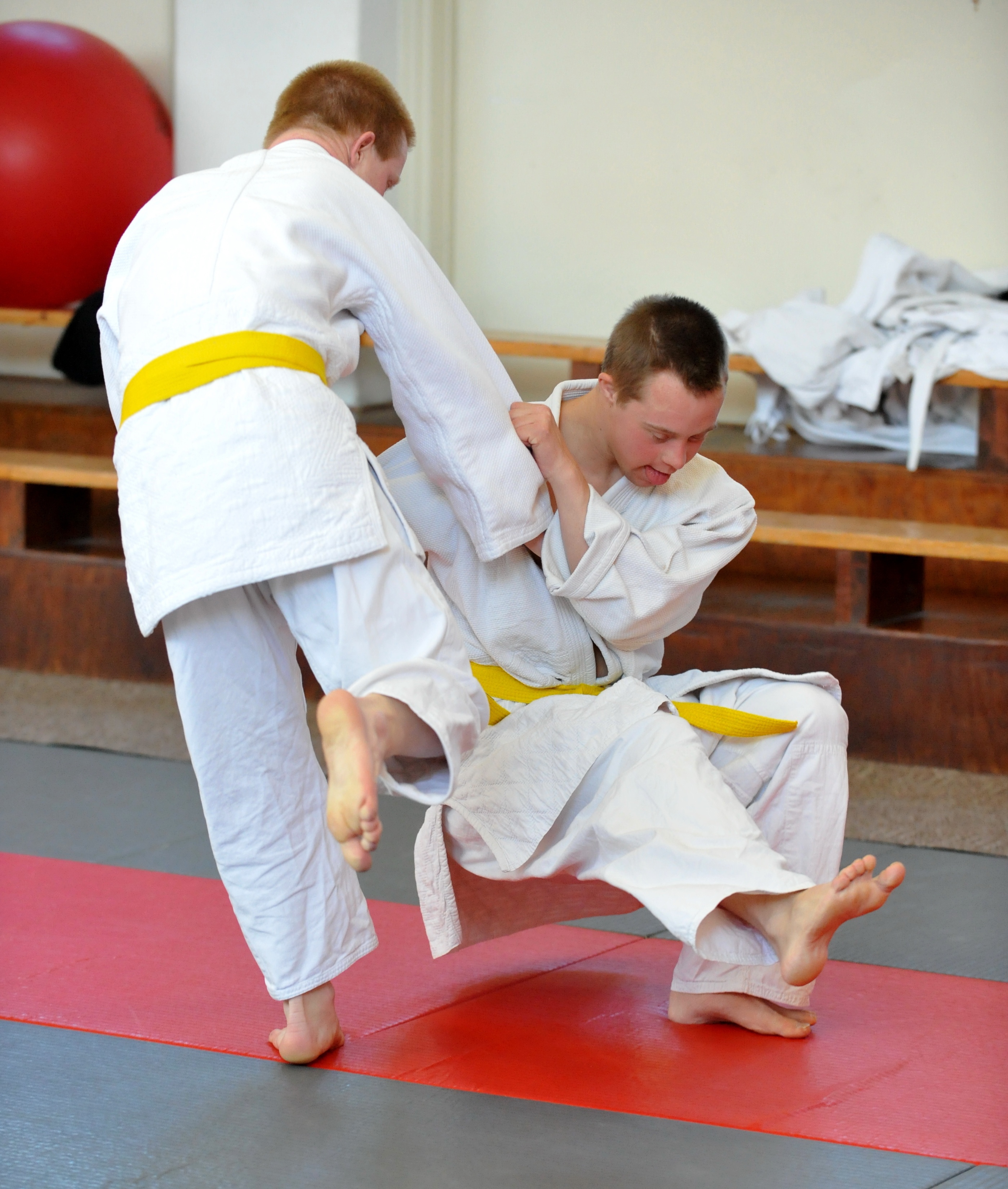Aangepast sporten op de weekmarkt in IJmuiden