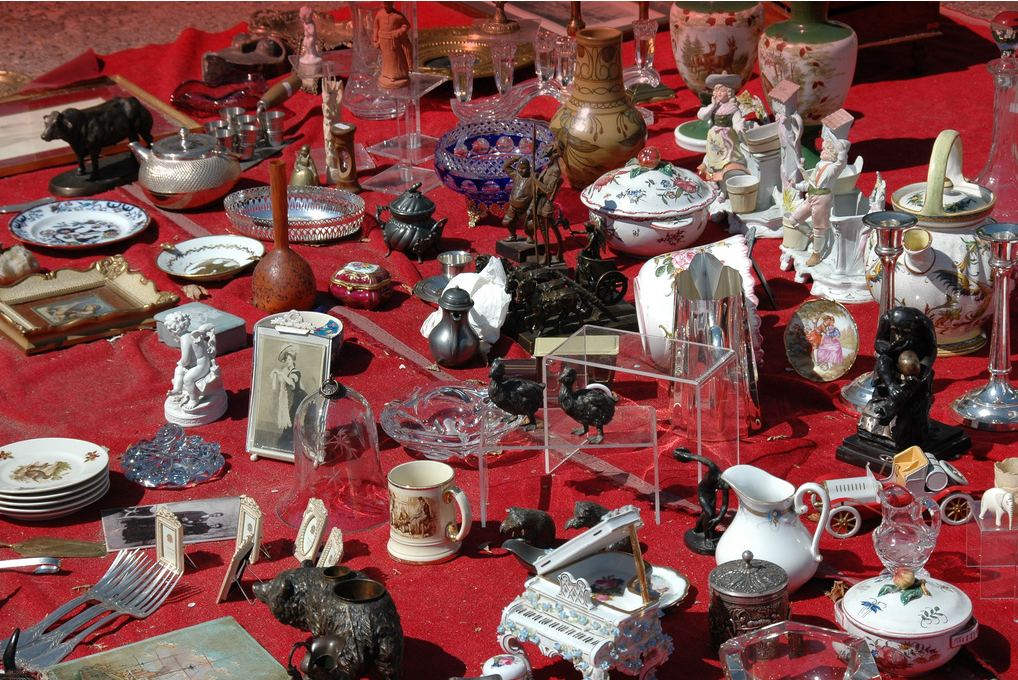 Rommelmarkt in sporthal Zeewijk